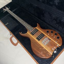 Kramer eight String Bass
