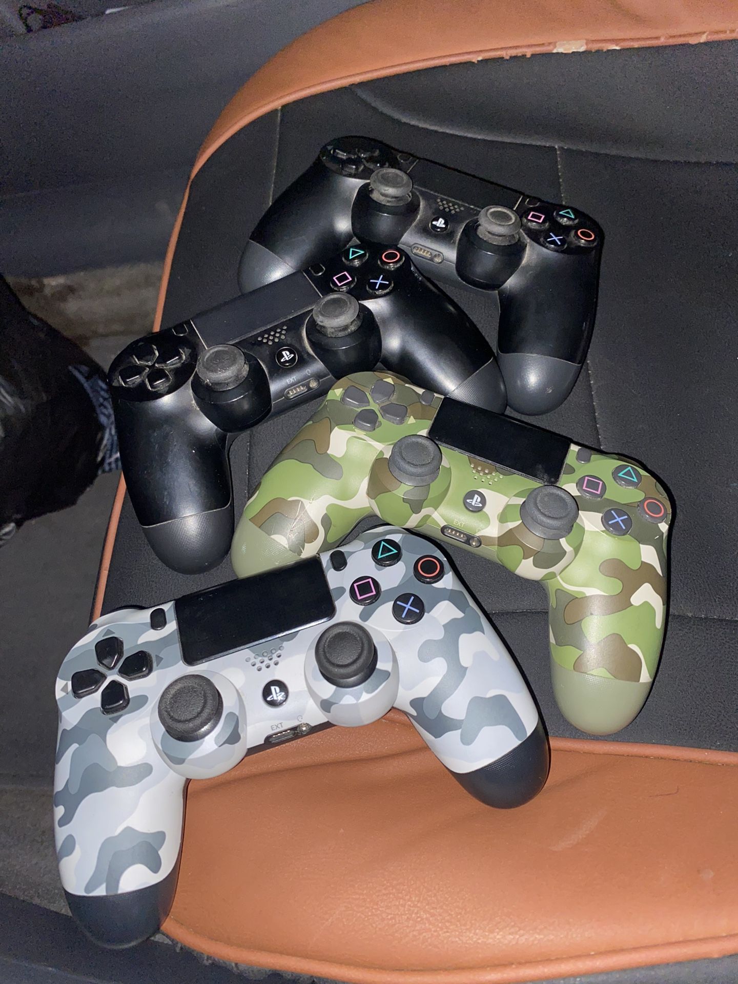4 PS4 CONTROLLER COMBO DEAL FOR GIFTS LIKE NEW
