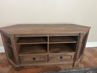 Corner TV Stand/Entertainment center
