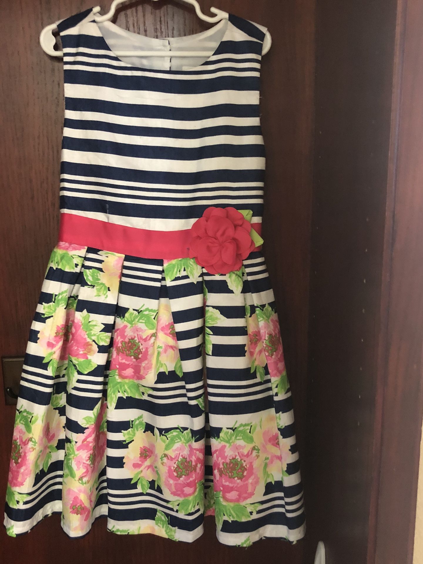 Girl flower dress very good condition size 4