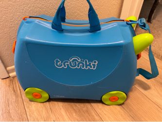 Kids suitcase