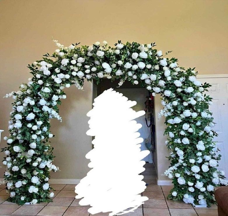 Whimsical Wedding Decor – Showcasing Elegant Floral Designs on page