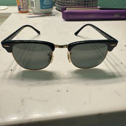 Ray-Ben clubmaster sunglasses