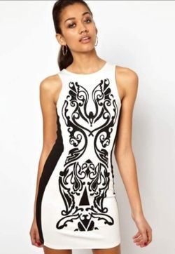 Beautiful River Island Women's Black and White short Dress Used in good condition Small measure 28" length and 12" width aprox.