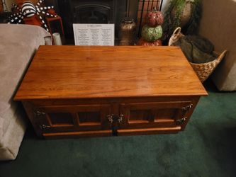 Lift top coffee table