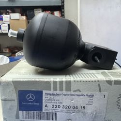 NEW Genuine Mercedes Suspension Self-Leveling Unit Accumulator; Center