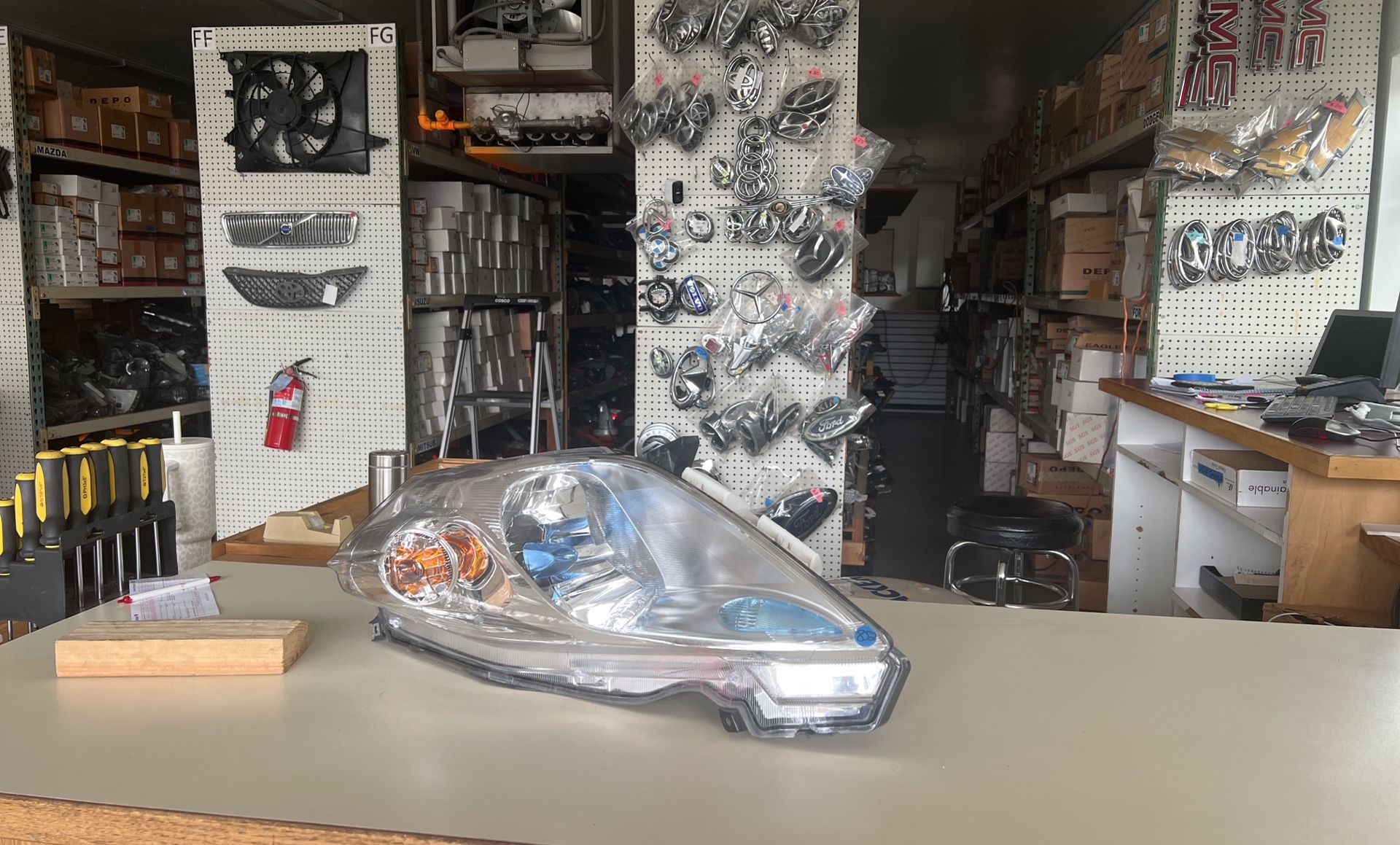 2013 To 2015 Nissan Leaf Headlight Driver Side Assembly (NON LED) #852 FH102