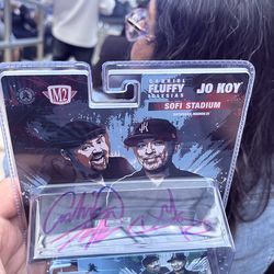 Fluffy Jo koy bus autographed