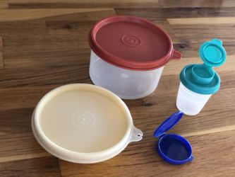 Vintage Tupperware small containers x4 with lids, different sizes.