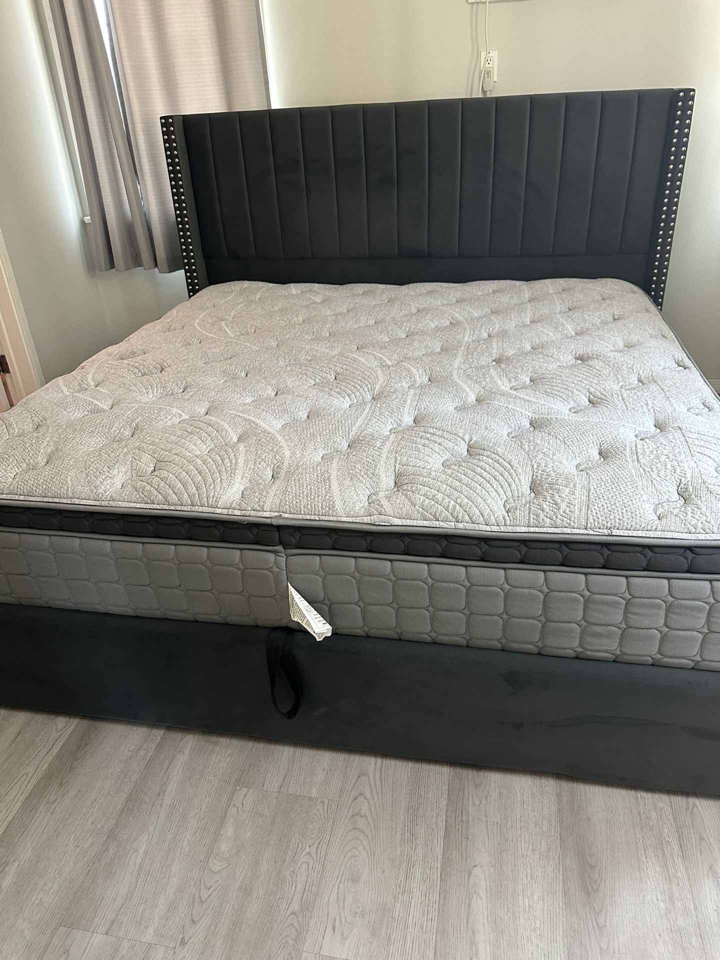 Queen Bed With Mattress