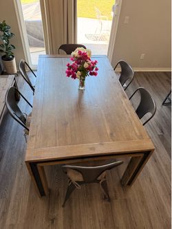 Extendable Dinning Table