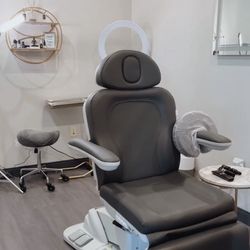 Luxury Electric Facial Bed – Med Spa / Esthetician / PMU Chair