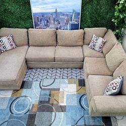 (Free Delivery 🚚🚛) Large 3-Piece Light Multi-Colored Brown Sectional Couch 🛋️