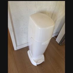 LOW PRICE MOVING- $130 + TAX RETAIL DIAPER GENIE COMPLETE DIAPER PALE