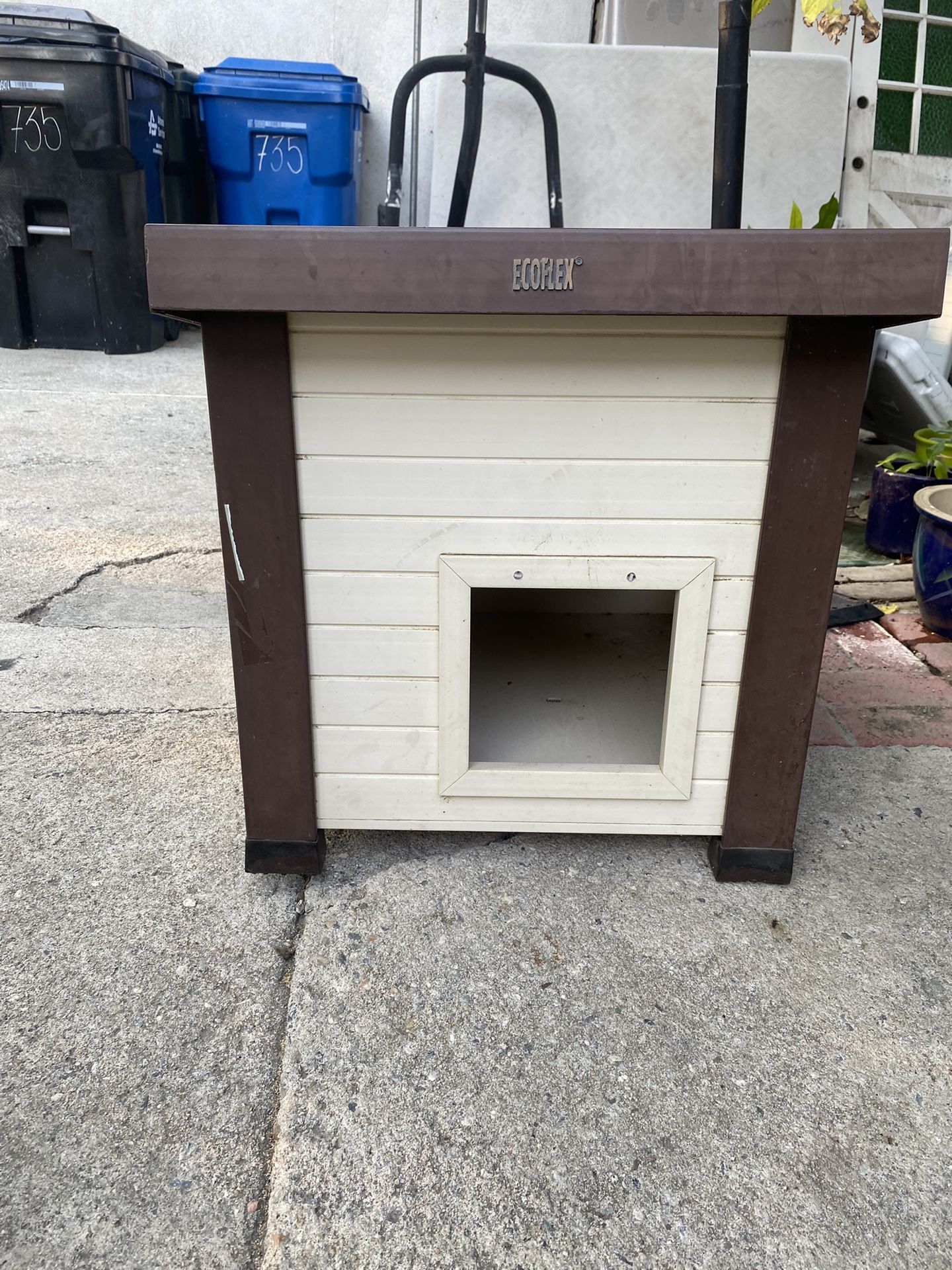 Small Dog House/ Cat House 