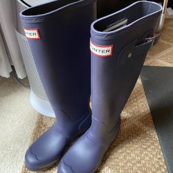 Hunter Original Tall Womens Rubber Rain Boots - Black -Women size 5 Color Dark Blue   New without tag with store size sticker.