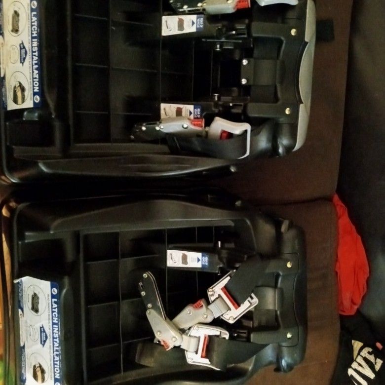 2 Car Seat Bases