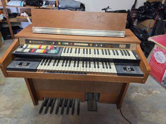 Hammond Double-Manual Electric Organ (Delivery Available)