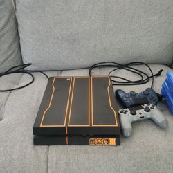 Ps4 W/ 2 Controllers And Games
