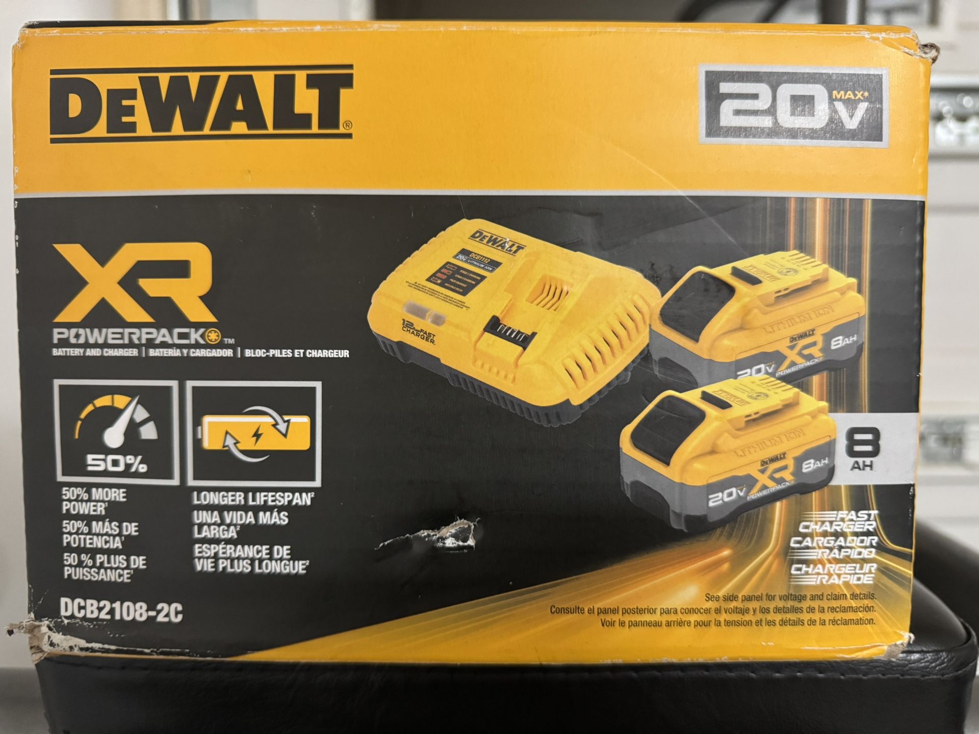 DEWALT 20V MAX XR POWERPACK (2) 8.0Ah Batteries with 12 Amp Fast Charger Starter Kit