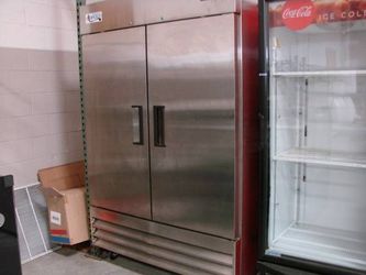 Avantco 54" Solid Door Reach-In Freezer - Stainless steel