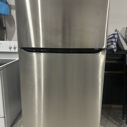 LG 24 cu. ft. Top Freezer Refrigerator