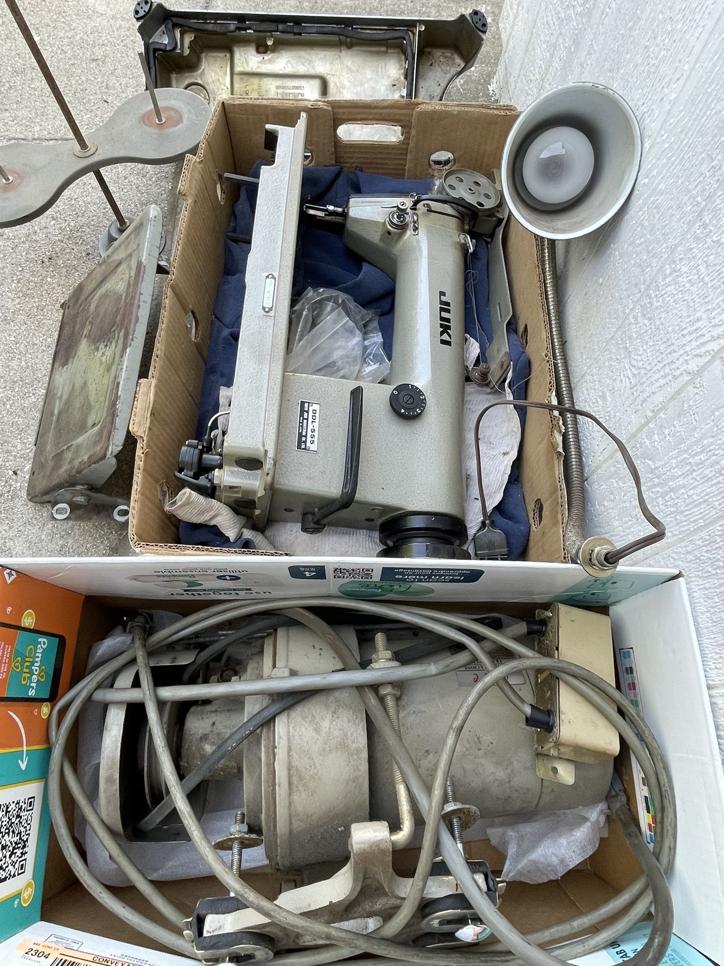 Juki. Sewing Machine DDL 555