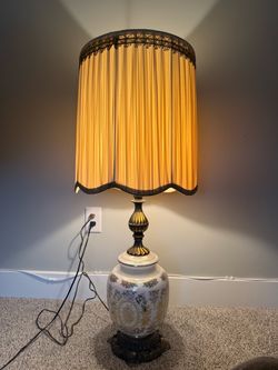 Vintage 1972 Phoenix Lamps Inc Floral Ceramic Table Lamp w/ Drum Shade