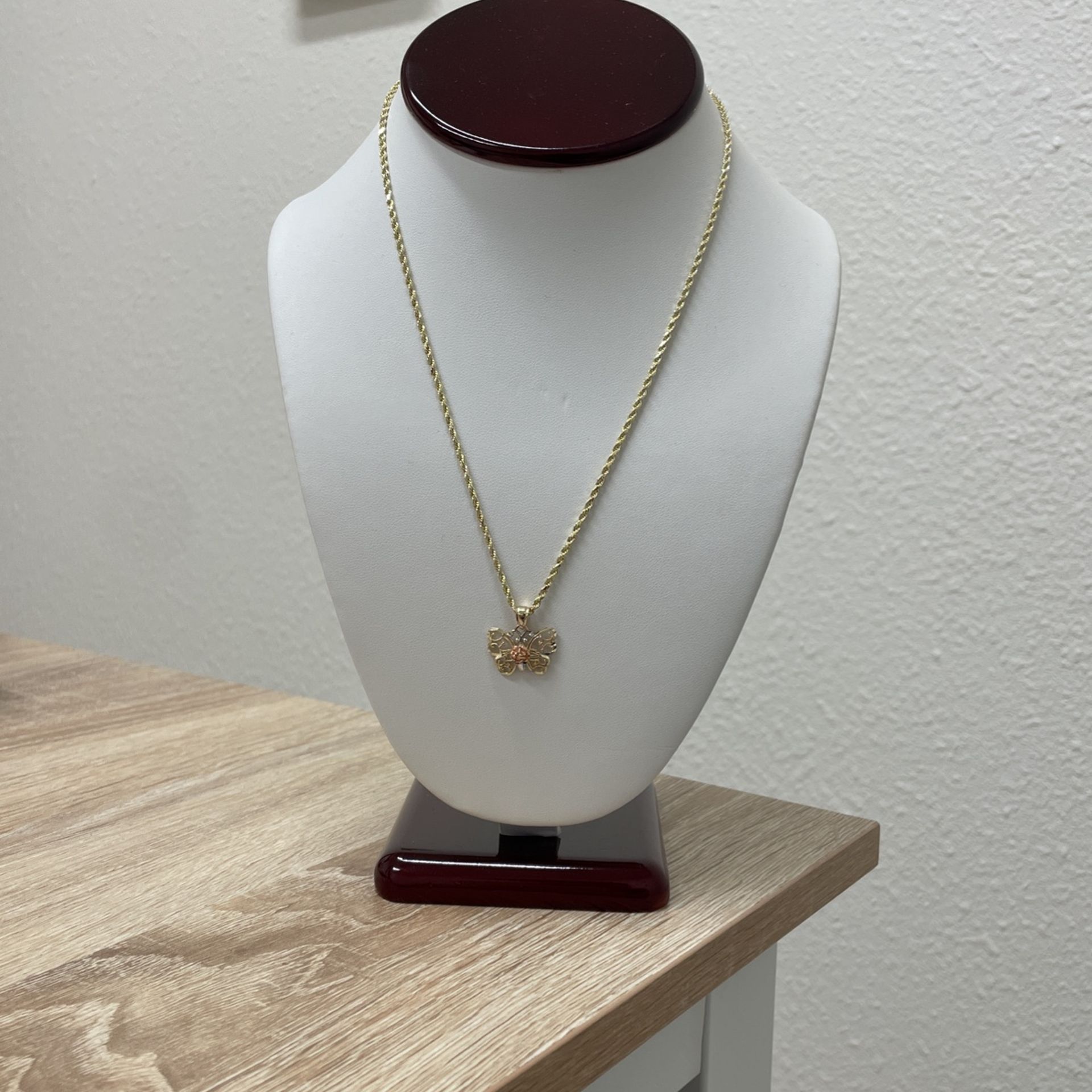 18” 2mm 10K Yellow Gold Rope Chain With 10K Tri Color Pendant