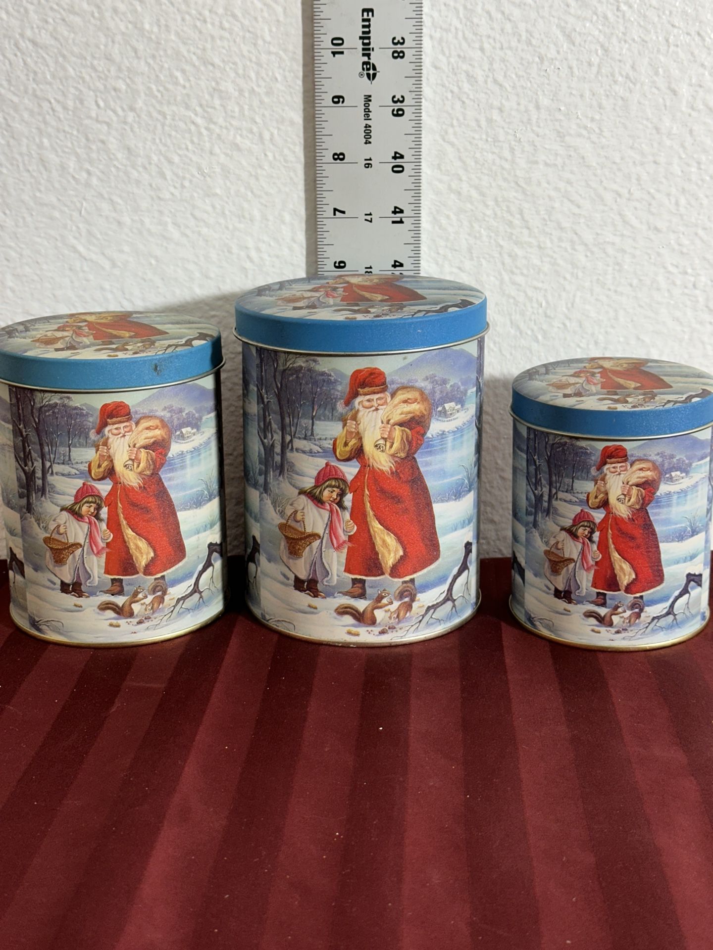 Vintage Set of 3 Christmas Santa Nesting Tins. 