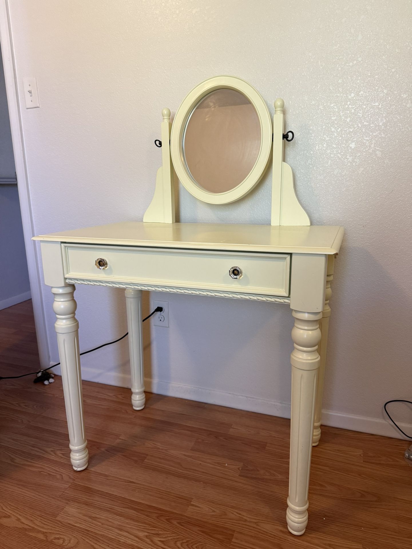 VANITY DESK WITH MATCHING SEAT