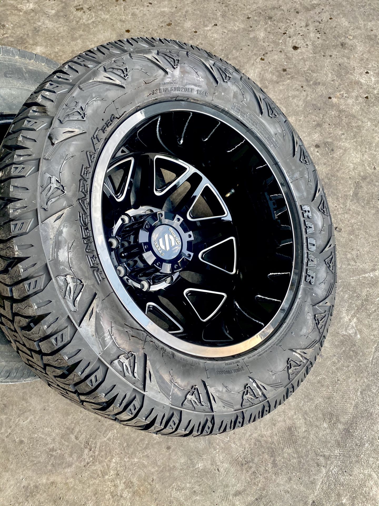 Dually 20” in stock (we finance no credit needed)