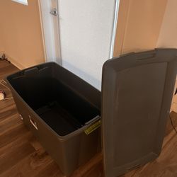 Sterilite 45 Gallon / 170 L / 180 QT Storage Container with Wheels