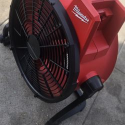 Milwaukee
M18 Brushless Cordless Hybrid 18 in. Variable Speed Fan (Tool Only)