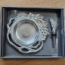 NEW IN BOX Beekman Home Wine Coaster And Bottle Stopper. 