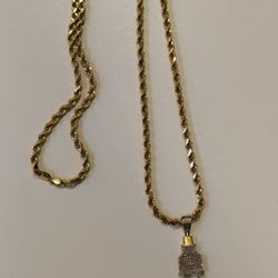 10 Kt Gold Rope And Diamond Pendant 