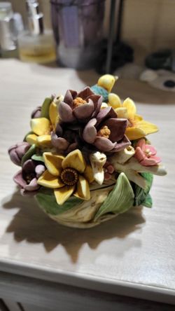 Easter Bouquet collectible figurine box