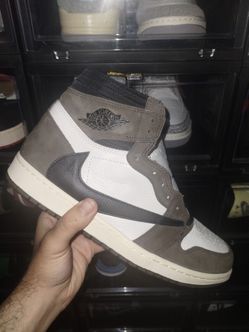Air Jordan 1 x Travis Scott mocha
