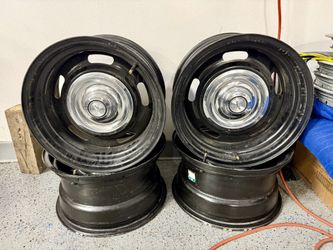 GM 14” Wheels With Hubcaps 