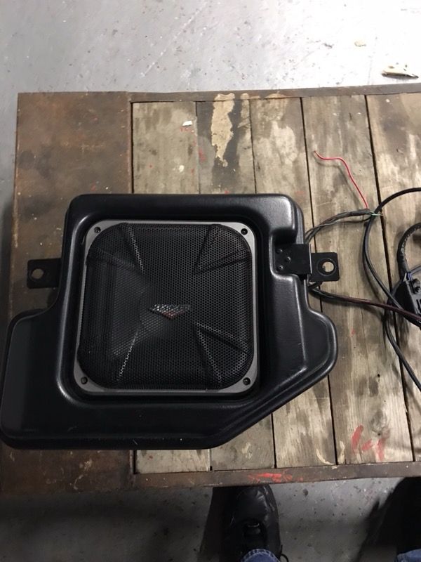 Kicker SRAMCQ09. 10 inch powered subwoofer Ram truck