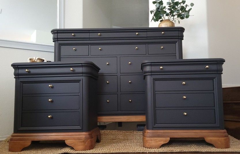 Bedroom Set Dresser and Two Nightstands