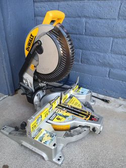 MITER SAW 10" DEWALT