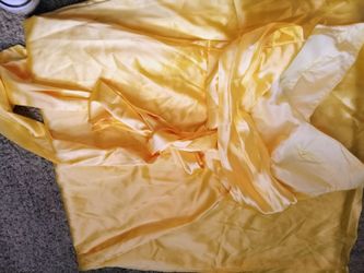 Vestido de satén amarillo