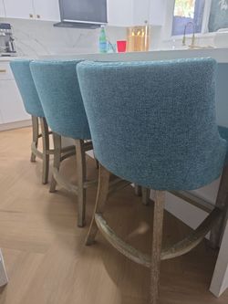 4 barstools like new!