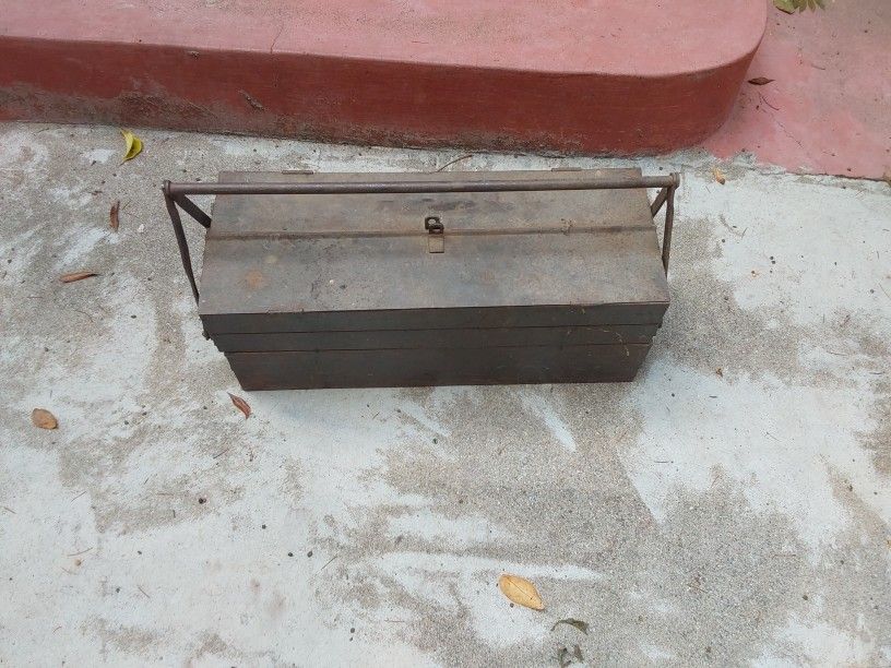 Cantilever Tool Box