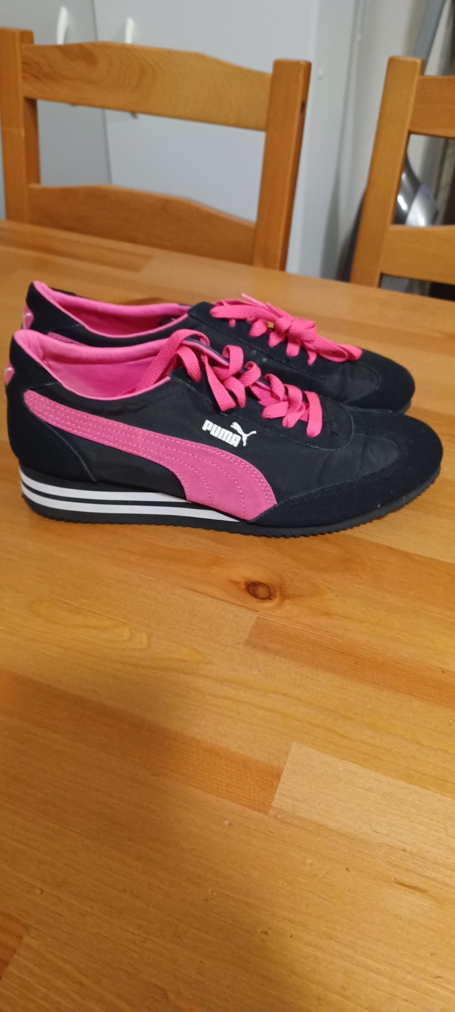 Vintage Puma Shoes Black And Hot Pink Women's Size 10