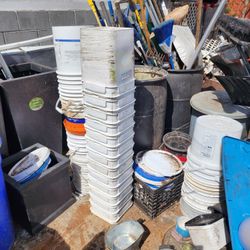 30 Pc 5gal Utility Bucket Brand New With Matching Lids For Only $10