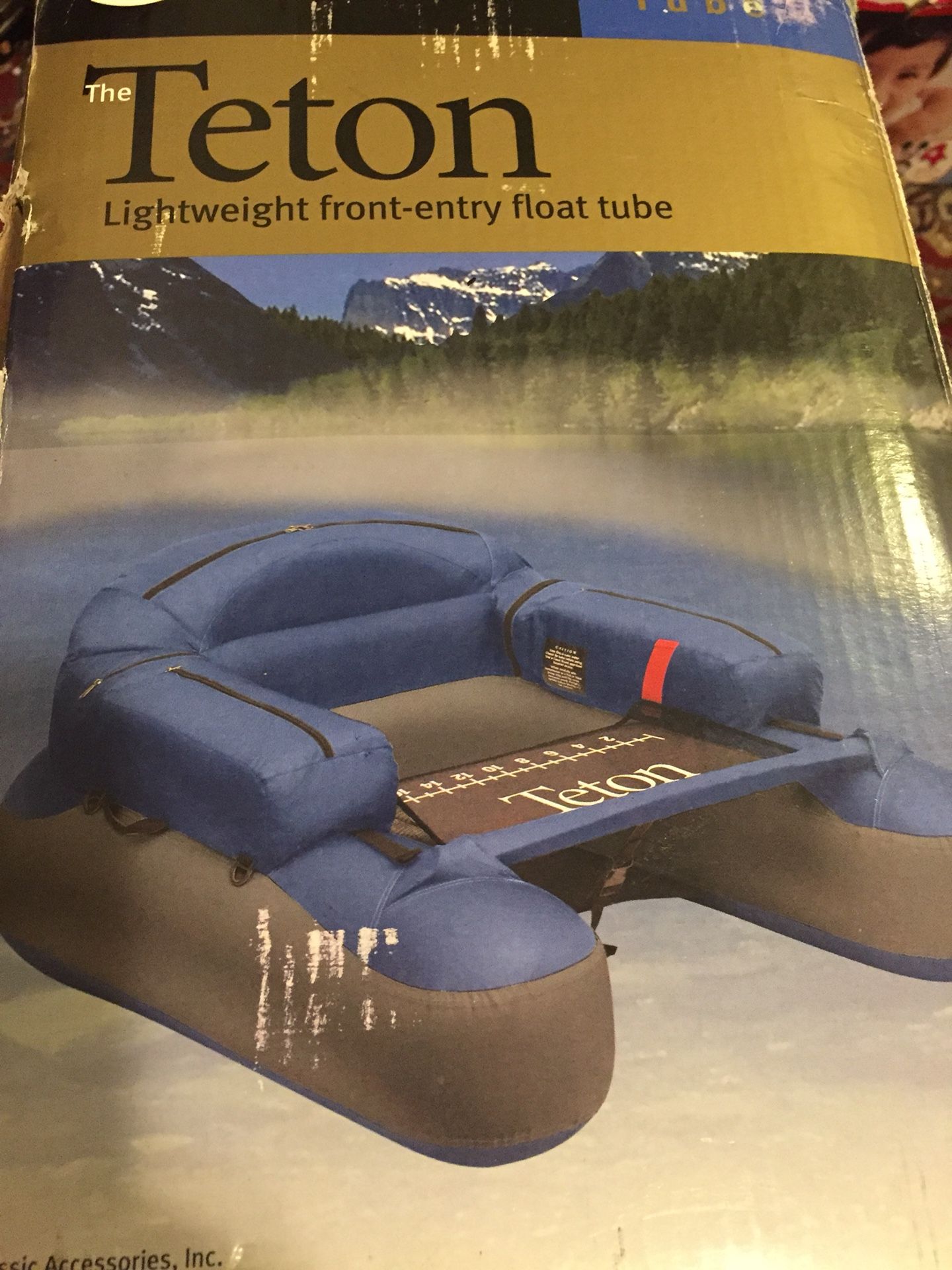 The TETON lightweight Front-entry float tube