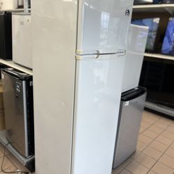 Igloo Medium Refrigerator 
