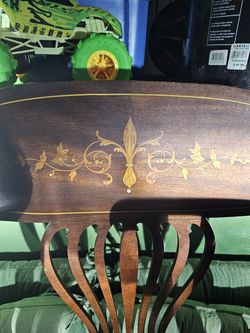 Antique ressainance chair